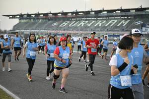 BIB: 500
                            <button type="button" onclick="openModal(10466134)" class="btn btn-primary btn-sm float-right btn-popup" data-toggle="modal" data-target=".modal-high-quality">
                        <i class="fas fa-shopping-cart"></i> Add to Cart
                    </button>
                                            <button type="button" onclick="isThisMe(10466134, true)" class="btn btn-success btn-sm float-right btn-popup btn-isme hidden" data-toggle="tooltip" data-placement="bottom" title="นี่คือรูปของคุณใช่ไหม คลิกที่นี่เพื่อเอาเข้าอัลบั้ม">
                        <i class="fas fa-plus"></i> Add to album
                    </button>
                    <button type="button" onclick="isThisMe(10466134, false)" class="btn btn-warning btn-sm float-right btn-popup btn-isnotme hidden">
                        <i class="fas fa-ban"></i> Remove from album
                    </button>